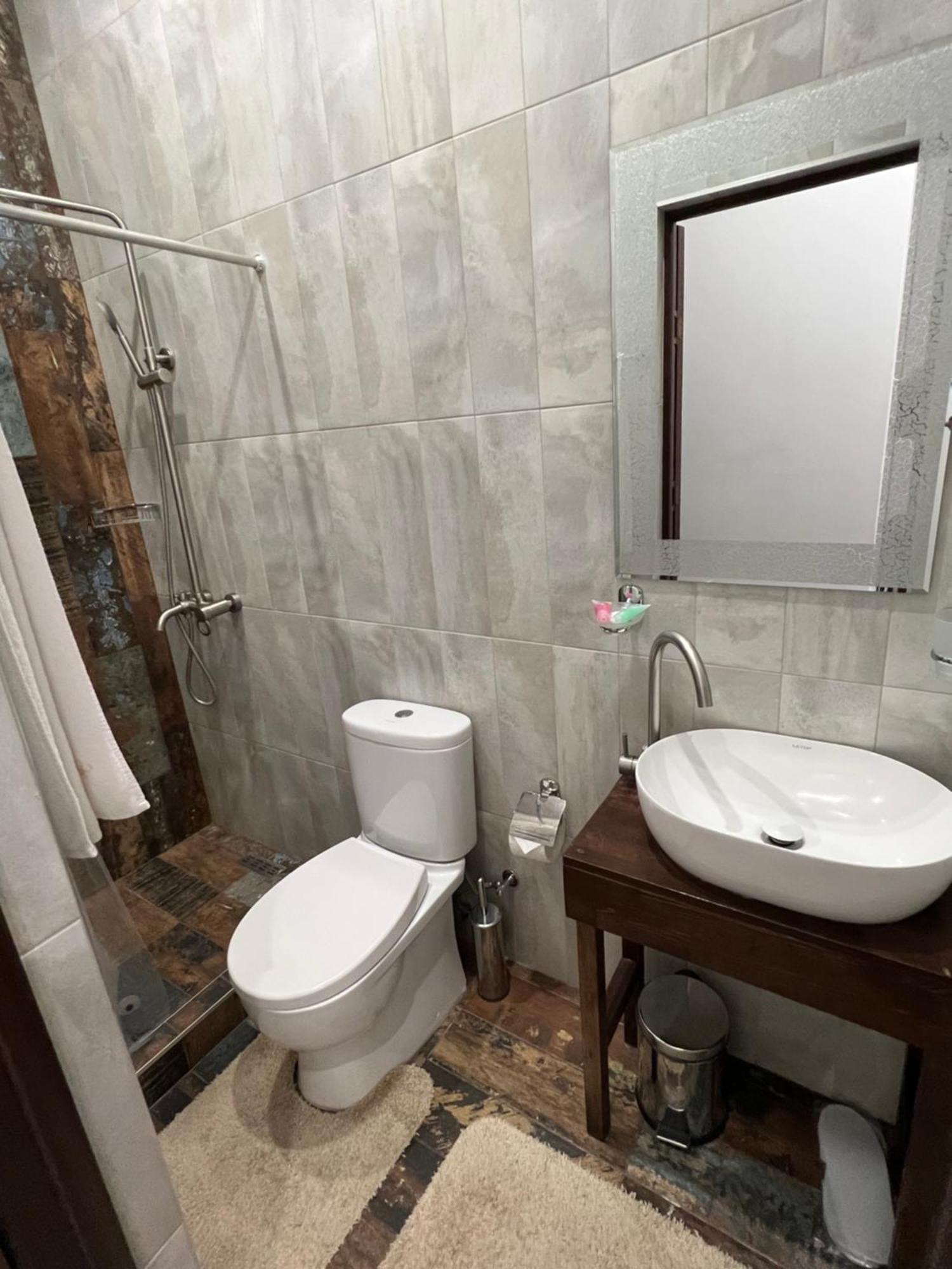 Hotel Fleur Yerevan Luaran gambar